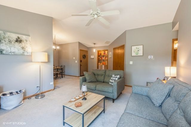 2261 Petworth Court 201C, Naperville, IL 60565