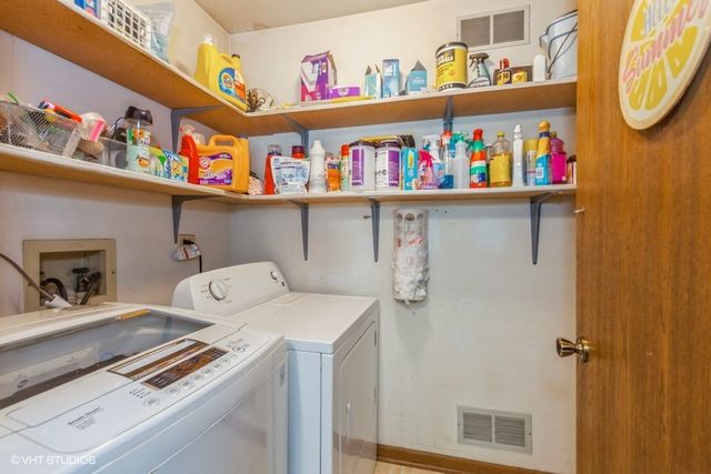 2261 Petworth Court 201C, Naperville, IL 60565