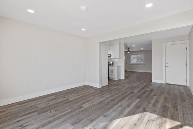 2072 E Olive Way, Dinuba, CA 93618