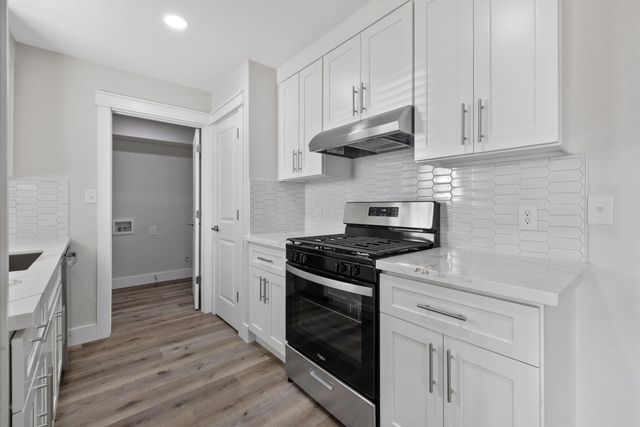 2072 E Olive Way, Dinuba, CA 93618