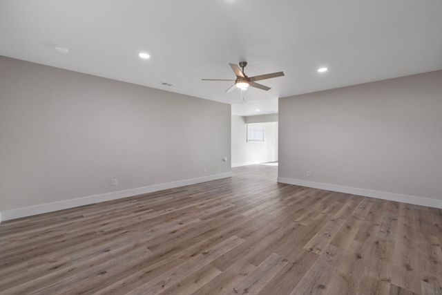 2072 E Olive Way, Dinuba, CA 93618