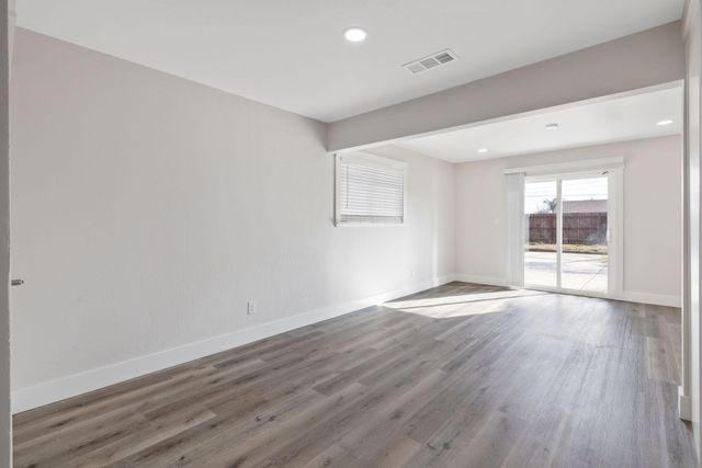 2072 E Olive Way, Dinuba, CA 93618