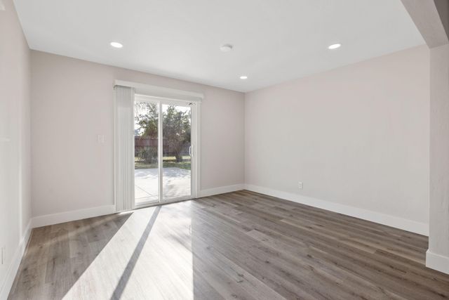 2072 E Olive Way, Dinuba, CA 93618