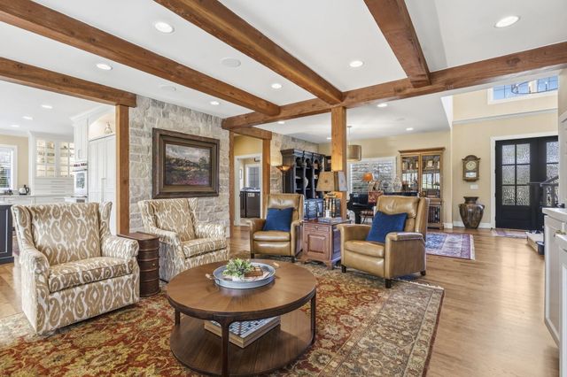 3752 E Eaglescliffe Drive, Springfield, MO 65809