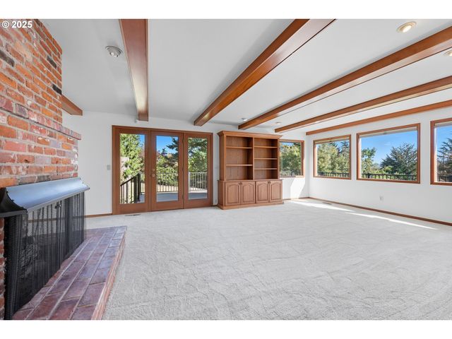 499 Ne WILLIAMS Rd, Gresham, OR 97030