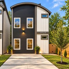 9725 Turnbow A And B, Houston, TX 77029