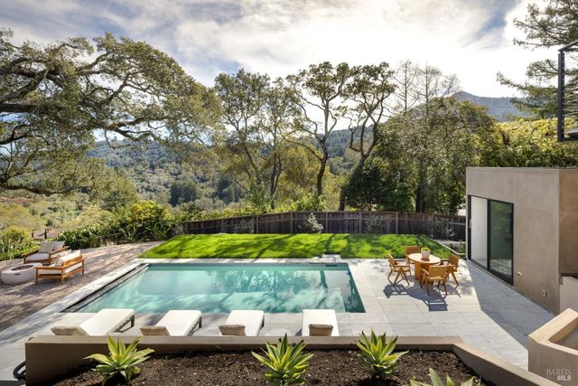 22 Rock Rd, Kentfield, CA 94904