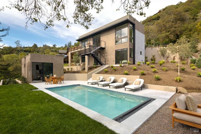 22 Rock Rd, Kentfield, CA 94904