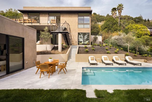 22 Rock Rd, Kentfield, CA 94904