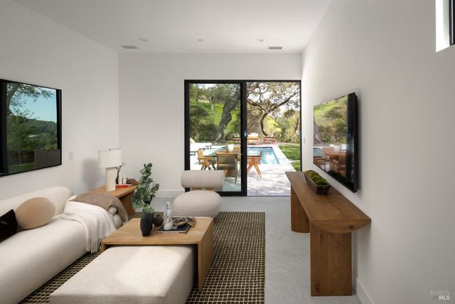 22 Rock Rd, Kentfield, CA 94904