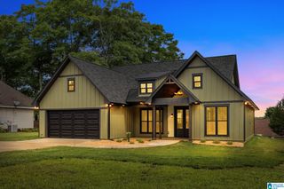 1604 4TH AVENUE N, Clanton, AL 35045