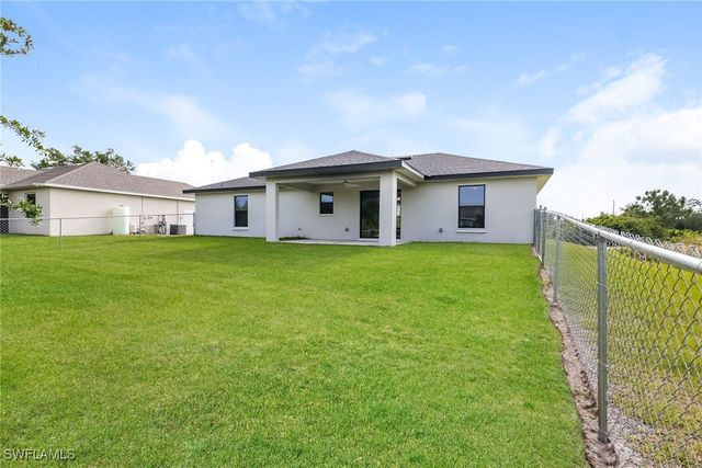 524 Lone Star LN, Lehigh Acres, FL 33974