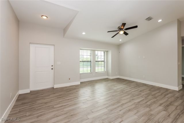 524 Lone Star LN, Lehigh Acres, FL 33974