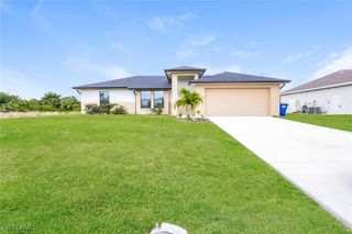 524 Lone Star LN, Lehigh Acres, FL 33974