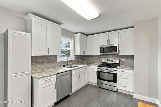 8 Hampton Road, Howell, NJ 07731