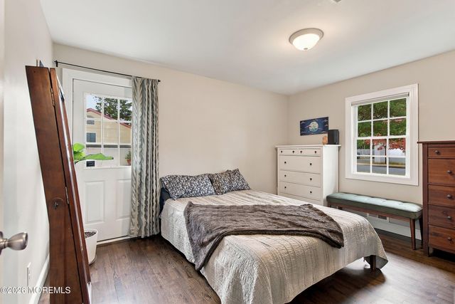 8 Hampton Road, Howell, NJ 07731