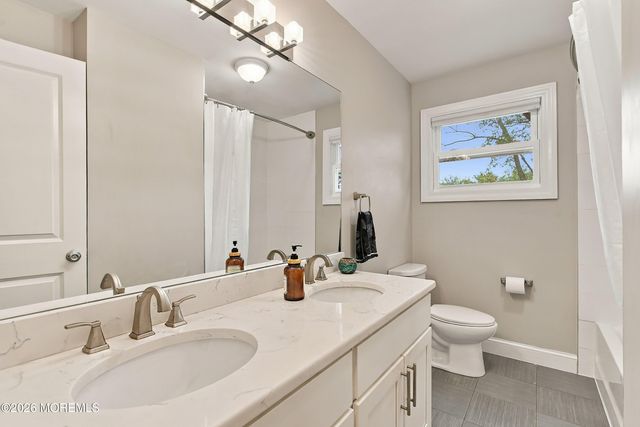 8 Hampton Road, Howell, NJ 07731