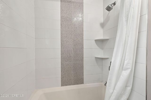 8 Hampton Road, Howell, NJ 07731