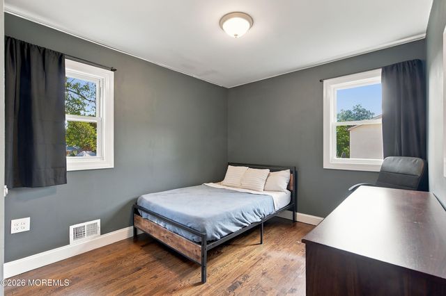 8 Hampton Road, Howell, NJ 07731