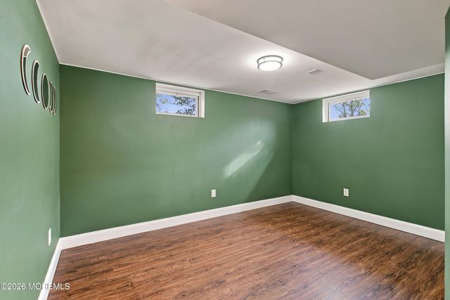 8 Hampton Road, Howell, NJ 07731