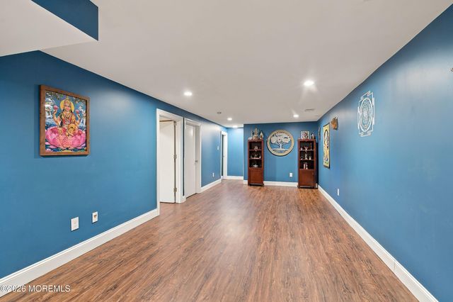 8 Hampton Road, Howell, NJ 07731