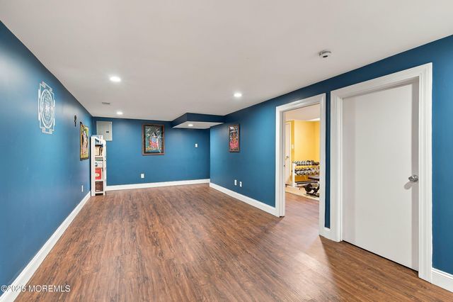 8 Hampton Road, Howell, NJ 07731
