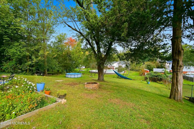 8 Hampton Road, Howell, NJ 07731