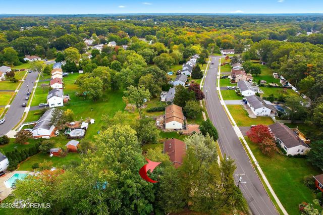 8 Hampton Road, Howell, NJ 07731