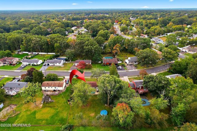 8 Hampton Road, Howell, NJ 07731