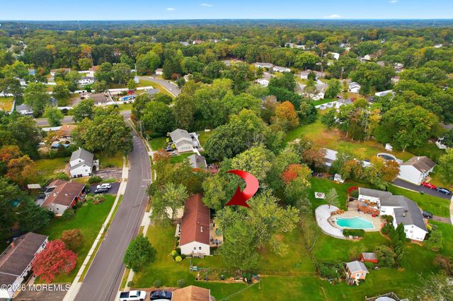 8 Hampton Road, Howell, NJ 07731