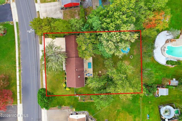 8 Hampton Road, Howell, NJ 07731