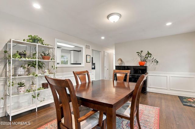 8 Hampton Road, Howell, NJ 07731