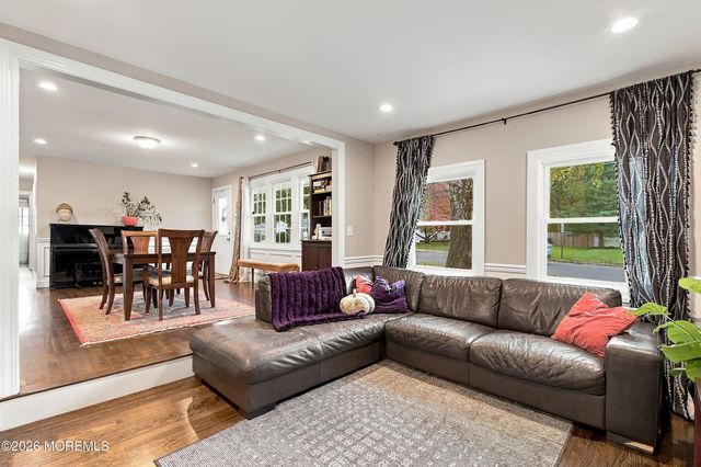 8 Hampton Road, Howell, NJ 07731