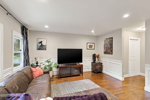 8 Hampton Road, Howell, NJ 07731