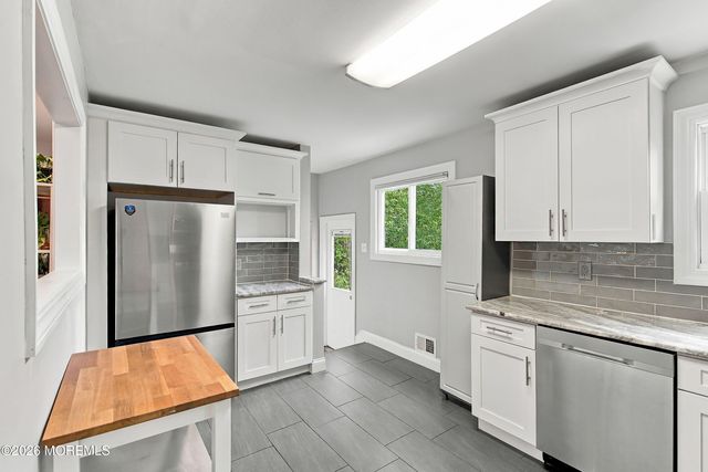 8 Hampton Road, Howell, NJ 07731