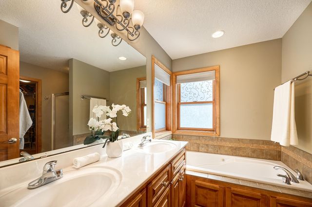 984 Carver Bluffs Parkway, Carver, MN 55315