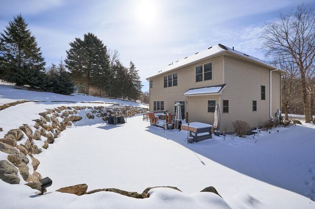 984 Carver Bluffs Parkway, Carver, MN 55315