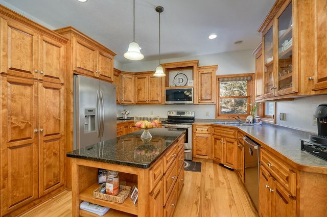 984 Carver Bluffs Parkway, Carver, MN 55315