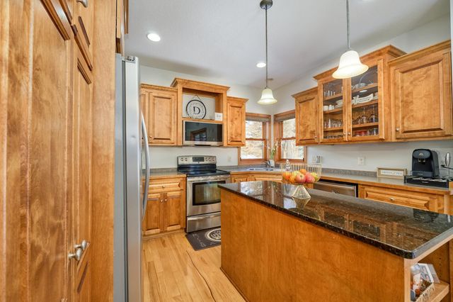 984 Carver Bluffs Parkway, Carver, MN 55315