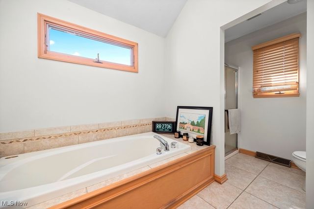 6689 Willow Lake Drive, North Royalton, OH 44133