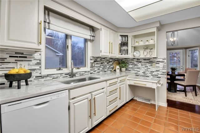 235 Old Oak Post Road, Amherst, NY 14051