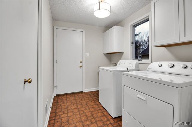 235 Old Oak Post Road, Amherst, NY 14051