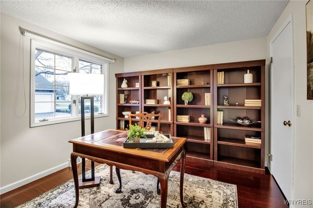 235 Old Oak Post Road, Amherst, NY 14051