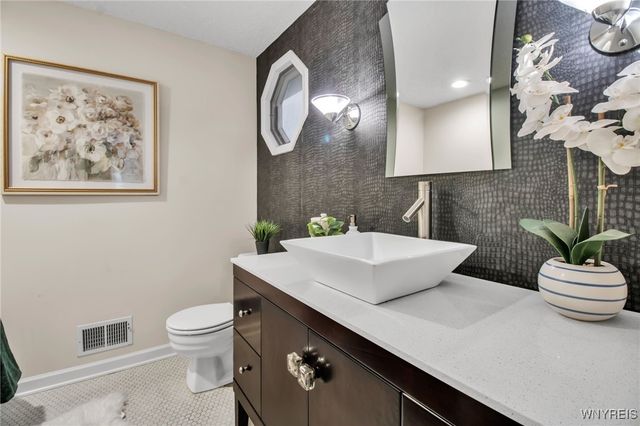 235 Old Oak Post Road, Amherst, NY 14051