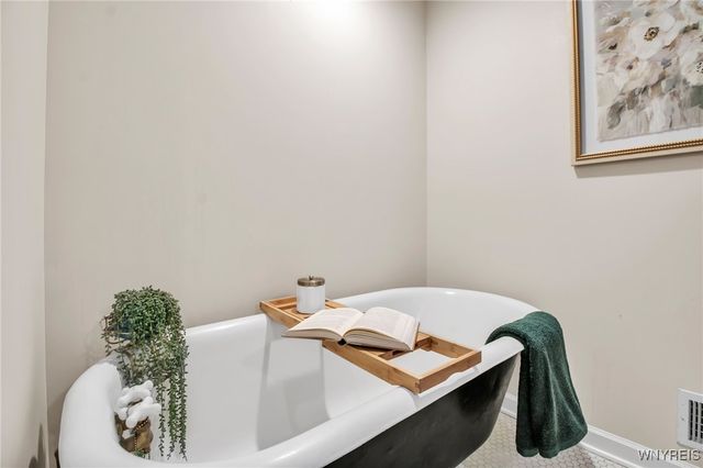 235 Old Oak Post Road, Amherst, NY 14051