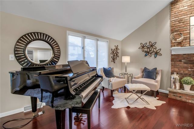 235 Old Oak Post Road, Amherst, NY 14051