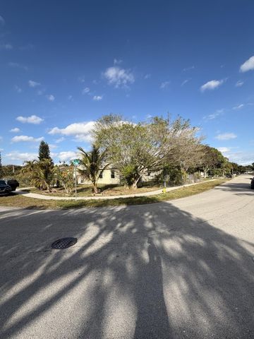 311 SW 79th Terrace, North Lauderdale, FL 33068