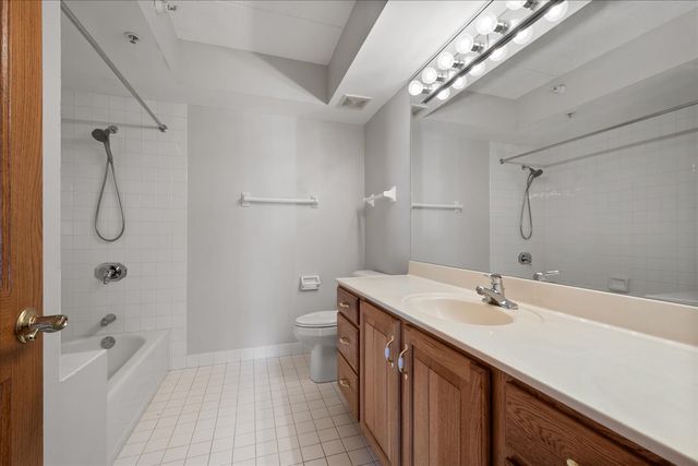 400 S Northwest Highway 301B, Park Ridge, IL 60068