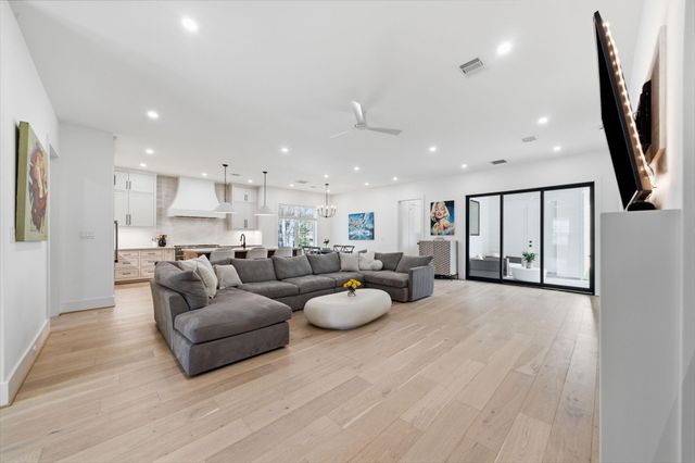 1030 Chamboard Lane, Houston, TX 77018