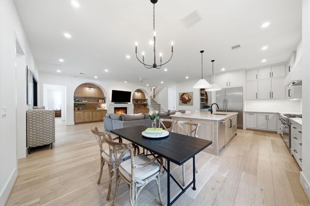 1030 Chamboard Lane, Houston, TX 77018